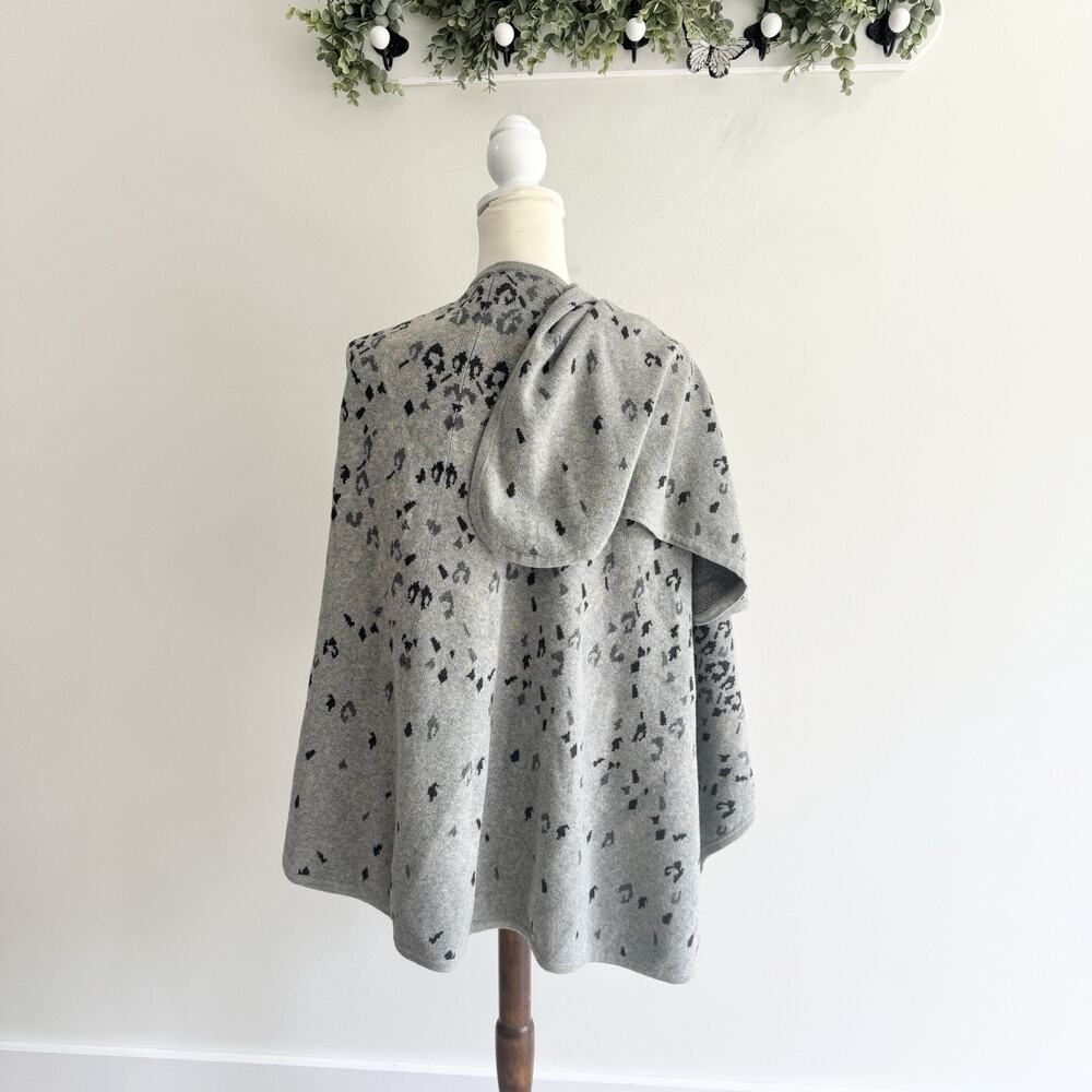Cabi "Gigi" cape poncho Grey Leopard Animal Print One Size #CV - Picture 3 of 4